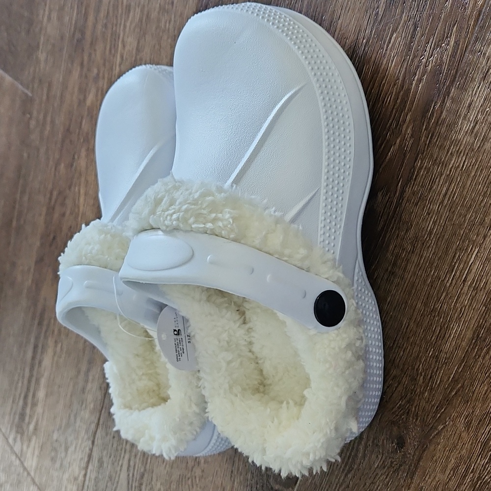 NWT Kids Foamwalk White Furry Lined Clogs, size 13/1 - Picture 2 of 11